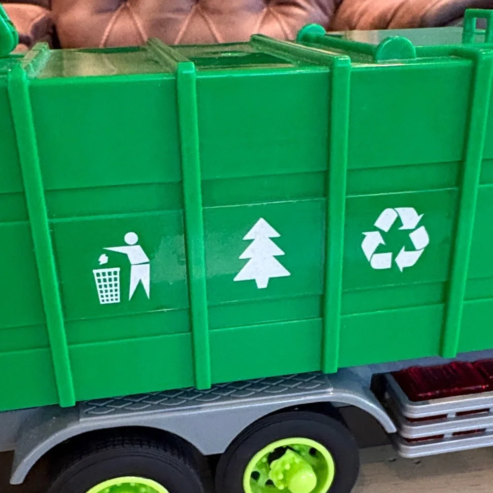 Maxx Action Lights/Sounds Revving Waste Removal Recycling Truck Toy - Picture 15 of 16